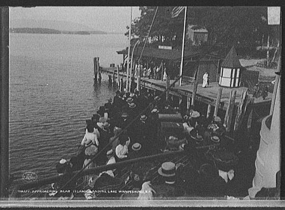 176Approaching_Bear_Island_Landing_1906