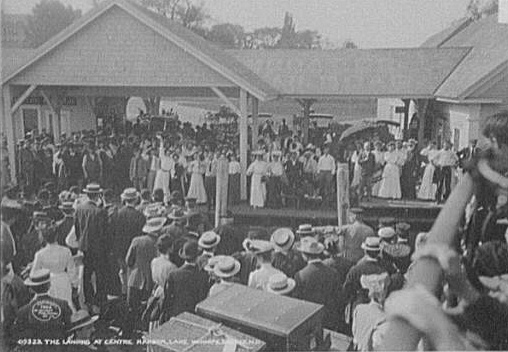176Landing_at_Center_Harbor_1906