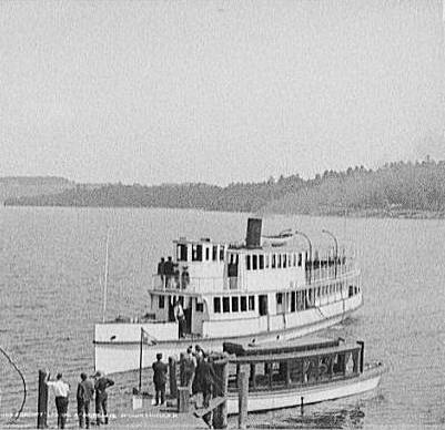 176Steamer_Govenor_Endicott_Landing_at_Weirs_1906