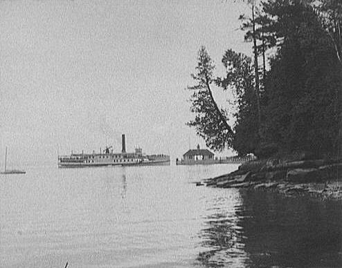 Chateaugay_1900-1915_at_Hotel_Champlain_landing_2