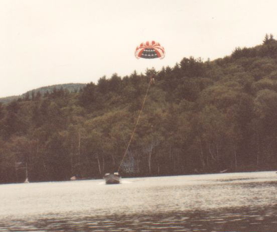 Disk_and_Chair_Parasail