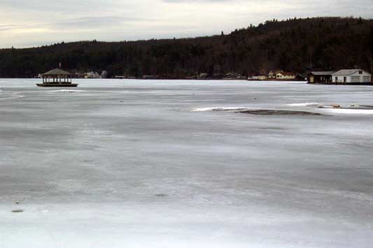 ice-out-031206-docks-to-gaz