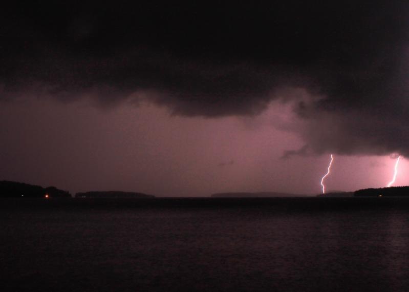Name:  lightning_over_winnipesaukee_5-16-12_4.jpg
Views: 589
Size:  21.0 KB