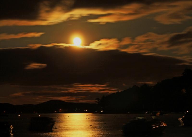 Name:  moonrise_winnipesaukee_6-5-12_3.jpg
Views: 918
Size:  30.4 KB
