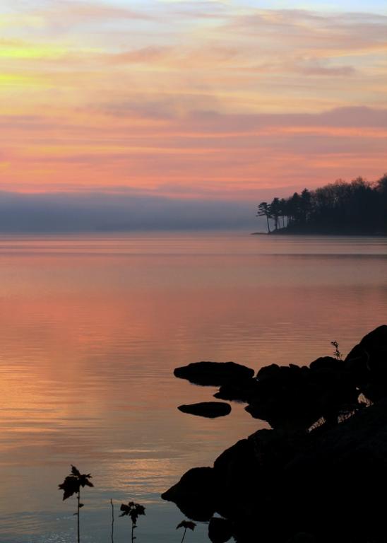 Name:  sunrise_winnipesaukee_11-12-12_5-qpr.jpg
Views: 531
Size:  28.6 KB