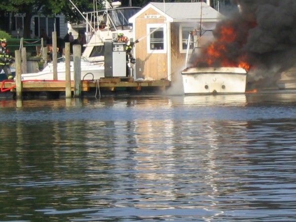 Name:  Townsend Gas Dock Fire 8-29-04 014.jpg
Views: 1084
Size:  77.5 KB