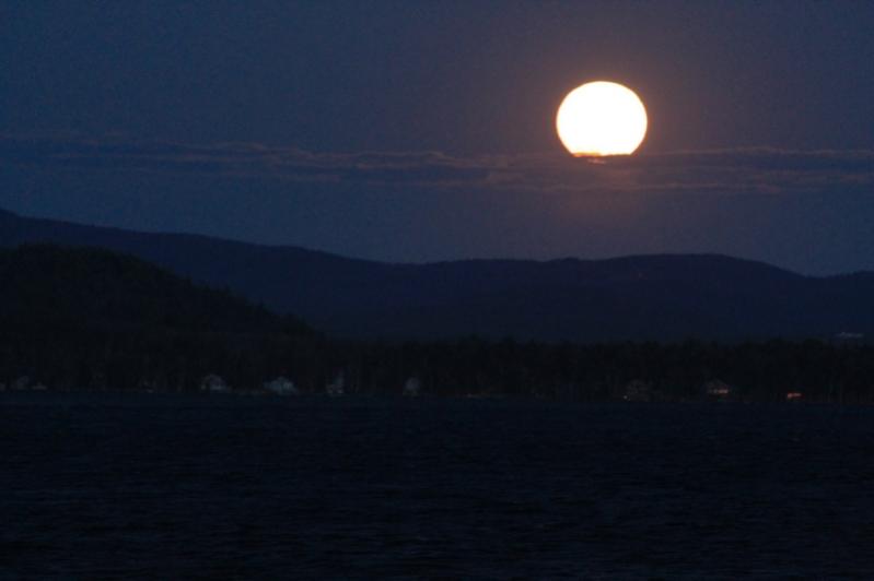 Name:  4-6-12 Full moon rising #3.jpg
Views: 742
Size:  20.1 KB