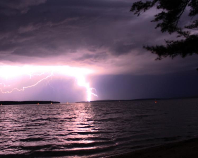 Name:  lightning_winnipesaukee_6-8-12_2.jpg
Views: 700
Size:  36.2 KB