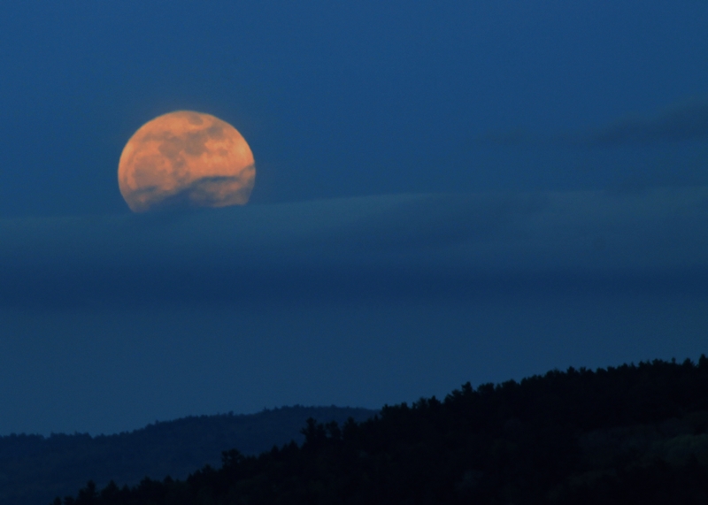 Name:  Supermoon Winnipesaukee #3.jpg
Views: 795
Size:  195.8 KB