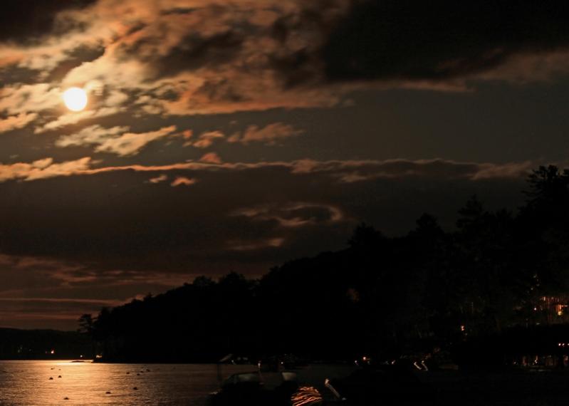 Name:  moonrise_winnipesaukee_6-5-12_2.jpg
Views: 857
Size:  31.0 KB