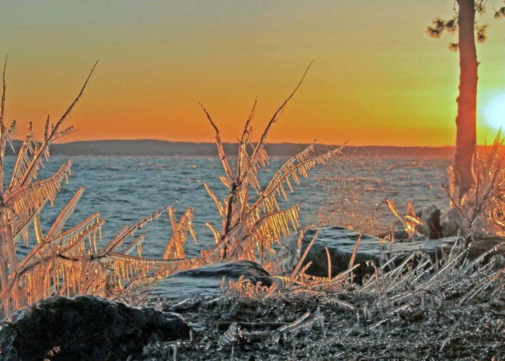 Name:  winnipesaukee_wind_and_ice_3-27-12_early_am_1.jpg
Views: 1030
Size:  116.1 KB