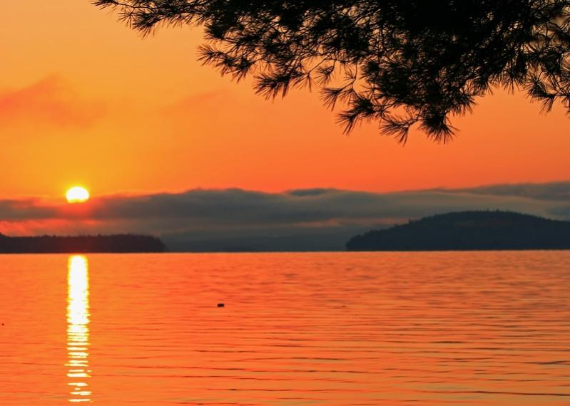 Name:  sunrise_lake_winnipesaukee_10-26-12_2.jpg
Views: 432
Size:  53.4 KB