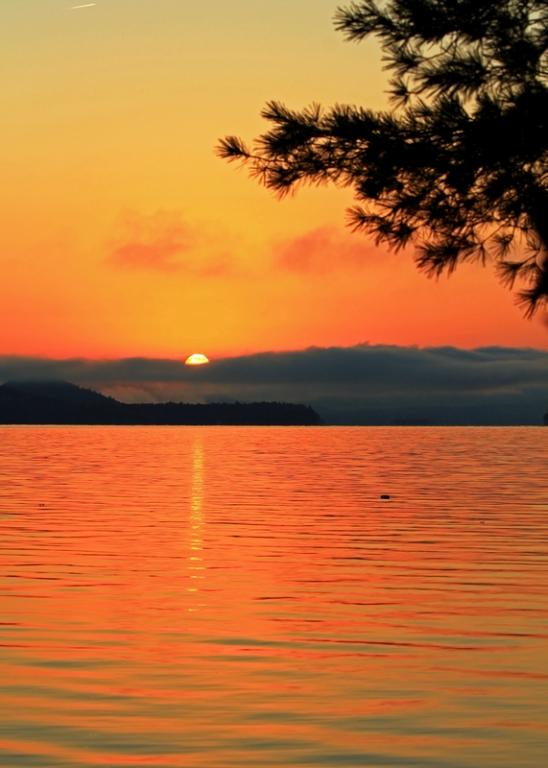 Name:  sunrise_lake_winnipesaukee_10-26-12_7.jpg
Views: 431
Size:  46.6 KB