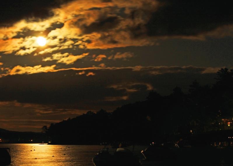 Name:  moonrise_6-5-12_winnipesaukee_1.jpg
Views: 855
Size:  35.4 KB